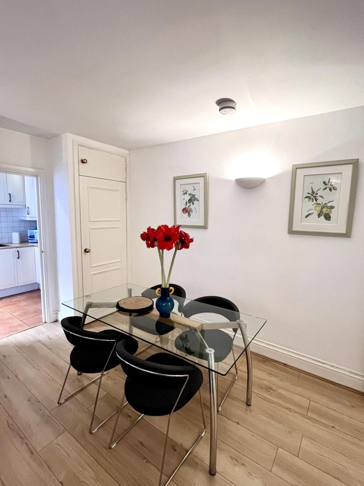 Appartamento Cosy 1 Bdr In Notting Hill With Patio Londra